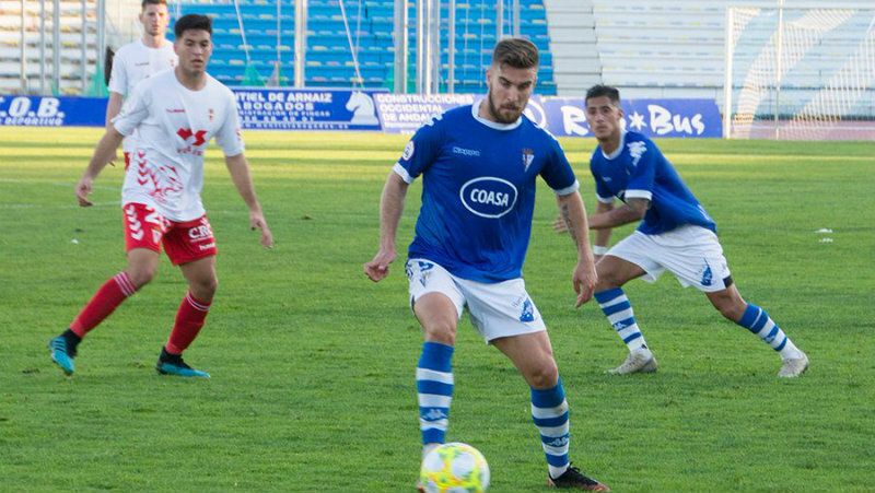 Francis Ferrón se dispara como pichichi del grupo IV de Segunda B