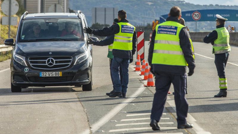 El Gobierno restringe el acceso de viajeros por las fronteras exteriores de España