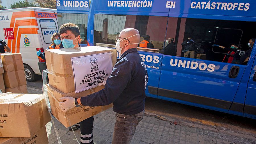 Bomberos Unidos sin Fronteras donará 3.000 kilos de material sanitario a hospitales y servicios de emergencias de Huelva