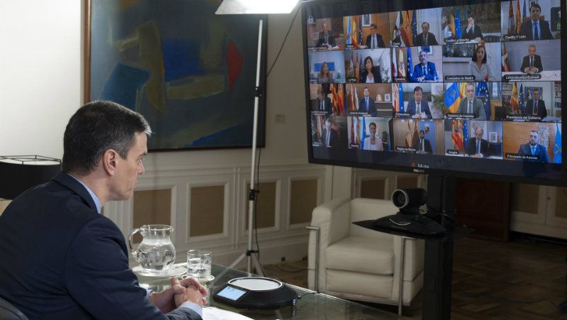Pedro Sánchez decide finalmente cerrar las peluquerías, pero permitirá la atención a las personas mayores en sus domicilios