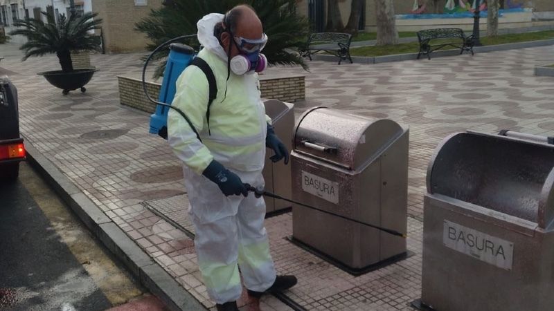 Palos de la Frontera inicia una 'operación intensa' de limpieza de calles y espacios públicos para frenar el coronavirus