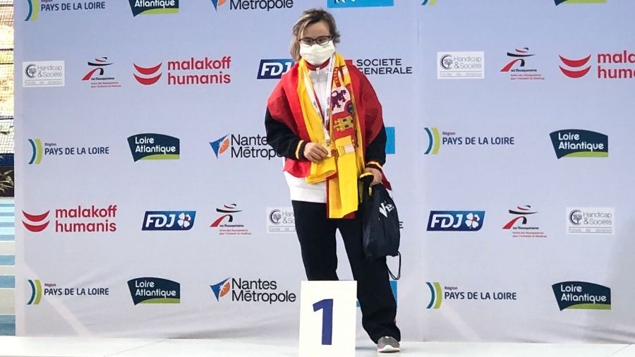 Blanca Betanzos se cuelga la medalla de oro en los 200 metros del Europeo
