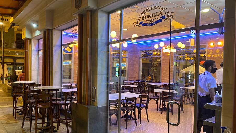 El runrún: ¿Prepara el bar más famoso de Huelva su desembarco en Punta Umbría?