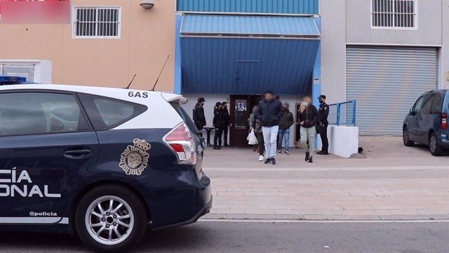 Interior niega que haya habido órdenes para que la Policía entre en domicilios sin orden judicial