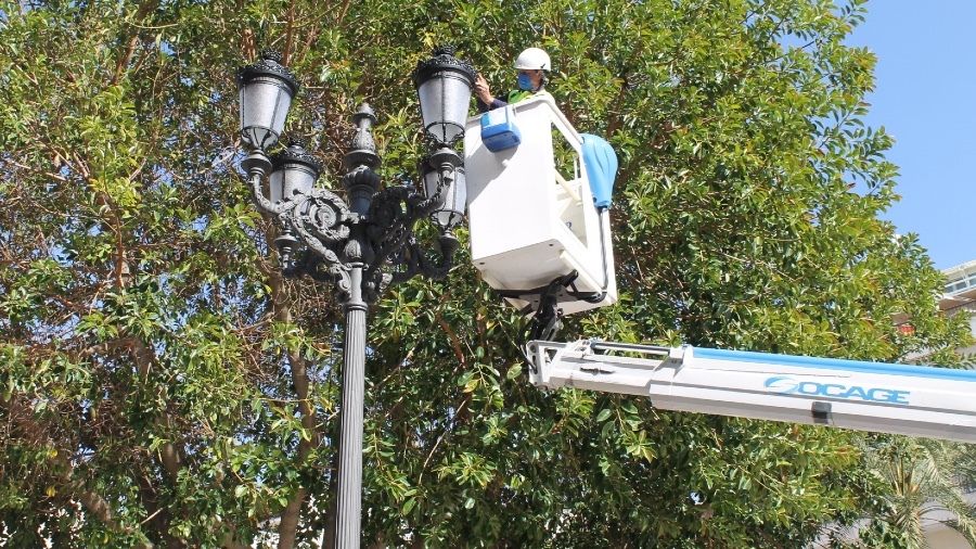 El Ayuntamiento de Huelva instala cámaras de videovigilancia en las farolas de la plaza de Las Monjas