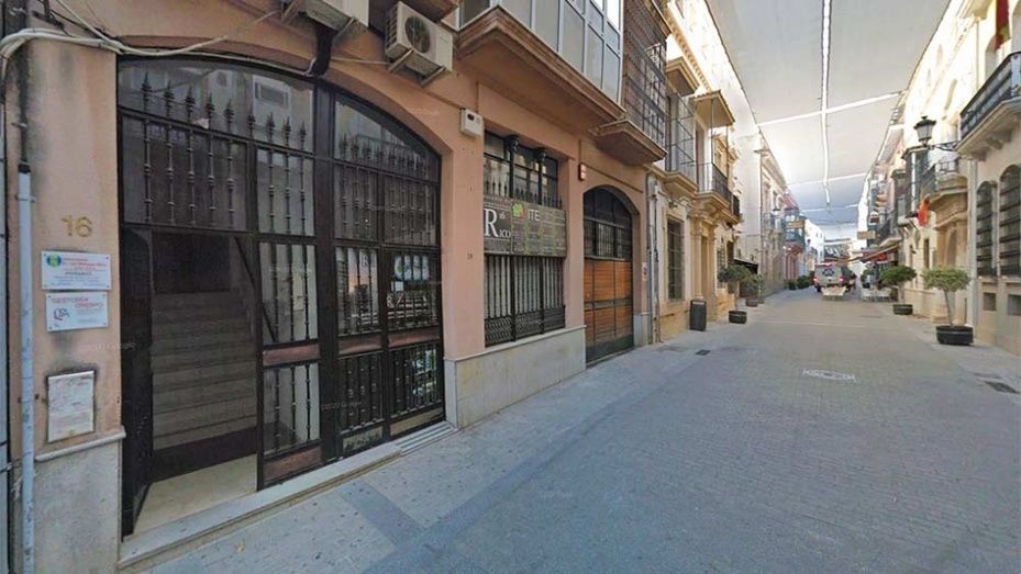 Abandonan un bebé recién nacido en un portal del centro de la capital