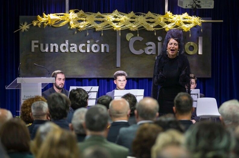 La Fundación Cajasol entrega su III Premio Gota a Gota de Pasión a Eduardo J. Sugrañes