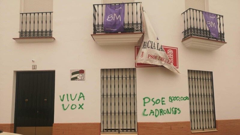 VOX se desmarca de las pintadas de la sede socialista de Trigueros