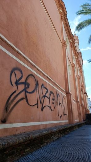 El runrún: Las 'pintadas y grafitis' de VOX Huelva