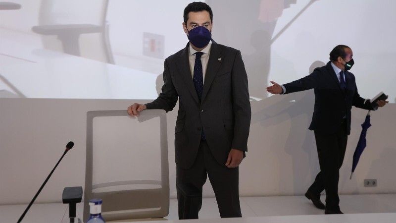 Juanma Moreno, tajante: 'Andalucía está a favor de seguir con la mascarilla en interiores'