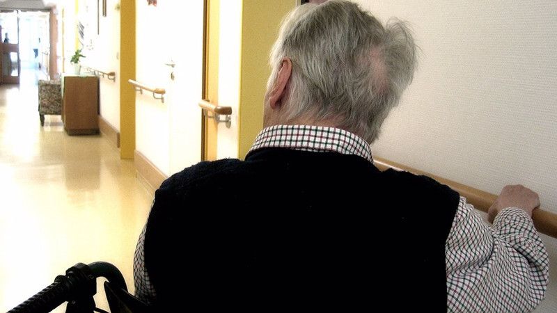 Andalucía elimina las restricciones en las residencias y 'facilitará' las visitas y salidas
