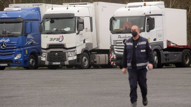 Los productores y exportadores de frutos rojos recuerdan que son 'productos perecederos' y 'hay que sacar la mercancía todos los días'
