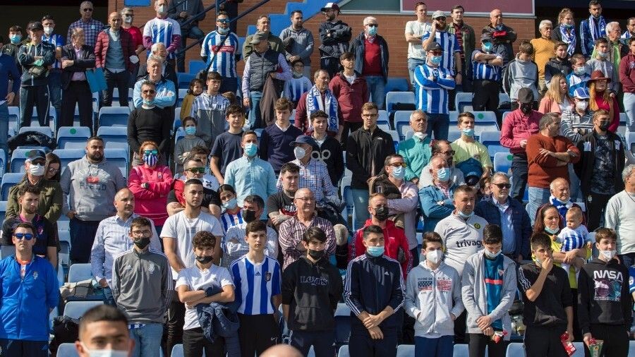 Pack de dos entradas a 5 euros para los socios del Recre en el partido ante Los Barrios
