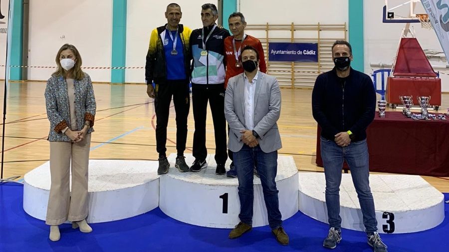 Oché Muriel redondea una sensacional temporada con el título andaluz de media maratón M50