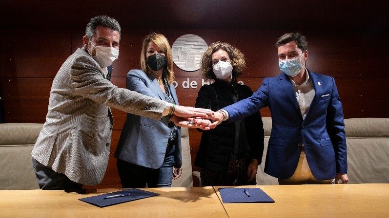 El Puerto de Huelva patrocina una parte de la revista 'Albores Moguereños'
