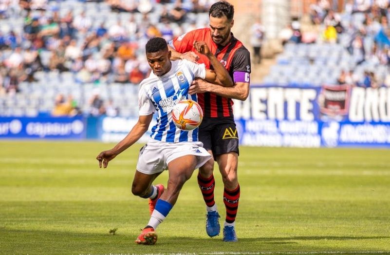 La prensa onubense 'se moja' sobre el futuro de Alberto Gallego y la plantilla del Recre