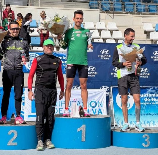 Enrique Asensio se exhibe en la Media Maratón de Huelva, donde Zorayma Cazorla fue la ganadora femenina