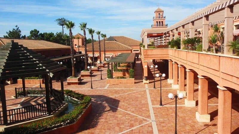 Buscan a un cocinero especialista 'en hacer todos los fritos' para el centro comercial La Hacienda de Islantilla