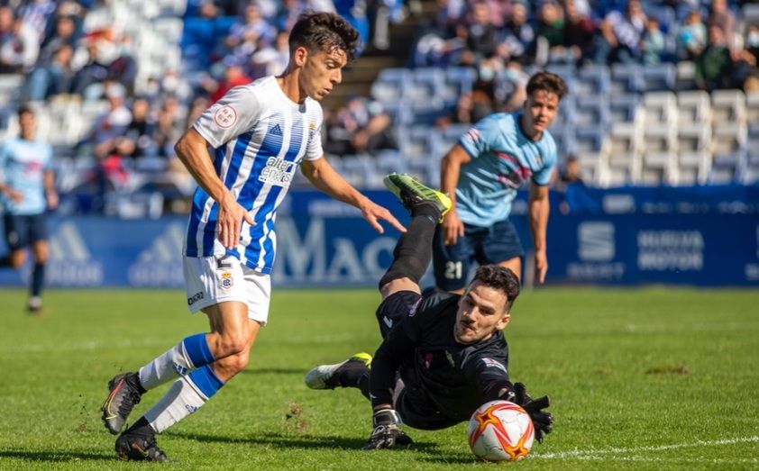 La prensa onubense 'se moja' sobre el futuro de Alberto Gallego y la plantilla del Recre