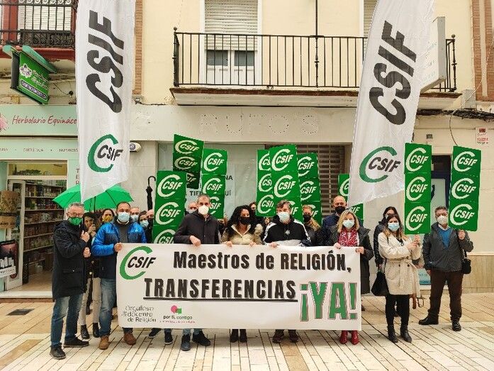 CSIF demanda, en una concentración de protesta, que los maestros y maestras de Religión sean transferidos a la Junta