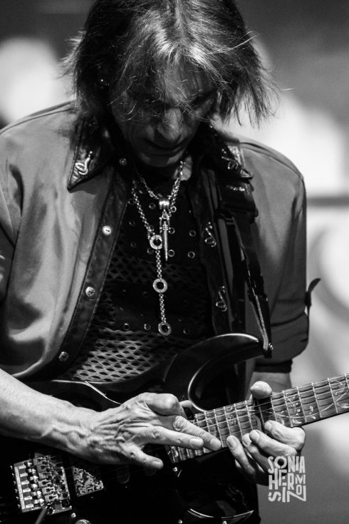 Steve Vai, maullido cósmico en Huelva
