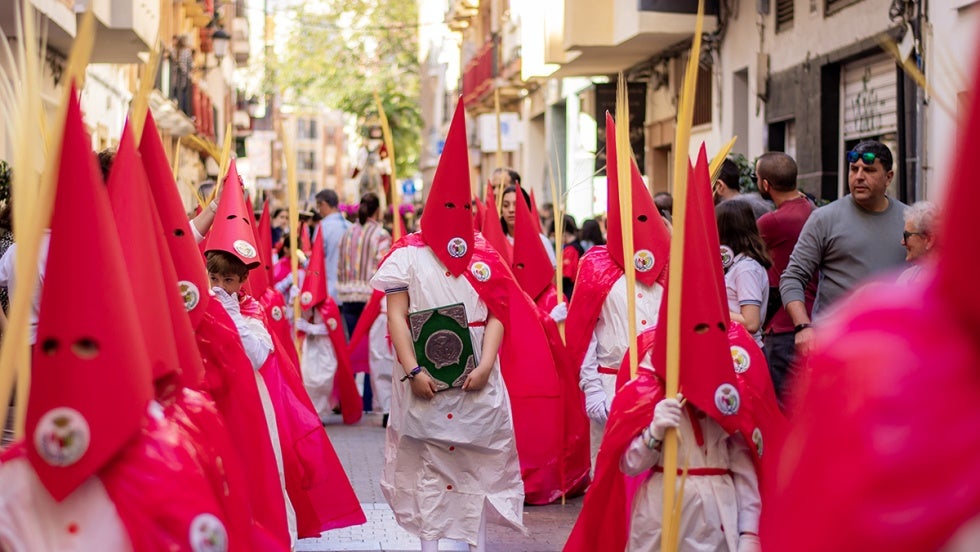 La cantera cofrade toma las calles de Huelva en este Viernes de Dolores