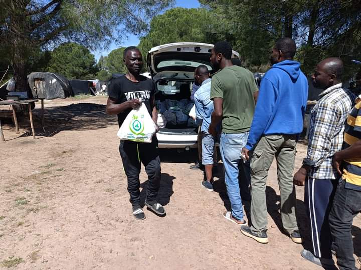 Dan la 'voz de alarma' para ayudar a combatir la hambruna de los migrantes que estarán 15 días sin jornal en los asentamientos de Huelva