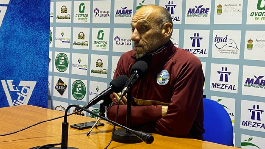 David Cabello: 'Me imagino que al Recre le va a llevar un periodo de tiempo darle forma a tantos cambios en su plantilla'