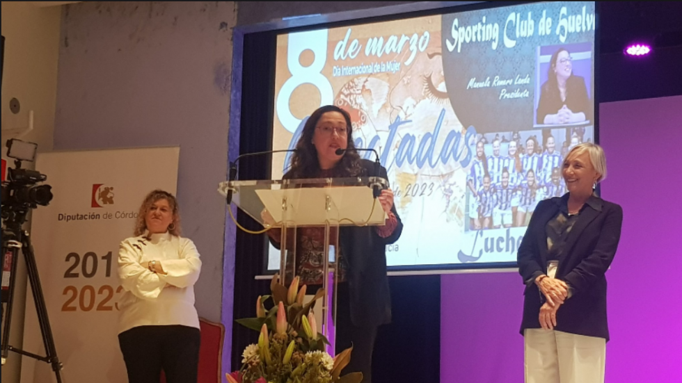 El Sporting Huelva recibe en Córdoba uno de los premios Luchadoras 2023