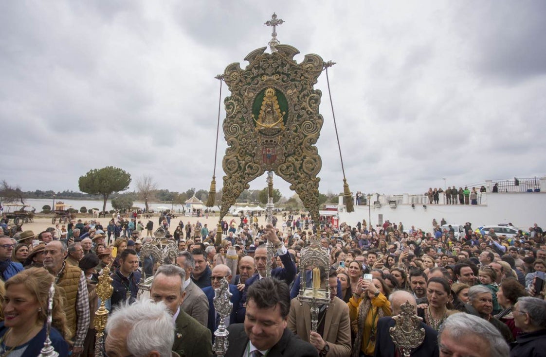 Huelva resplandece en El Rocío