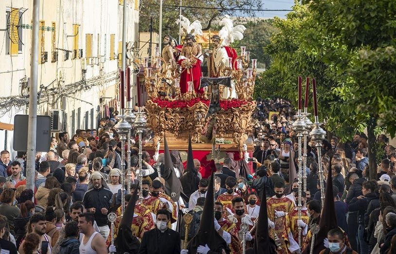 ......Martes Santo en Huelva: Derrochando Salud desde Pérez Cubillas