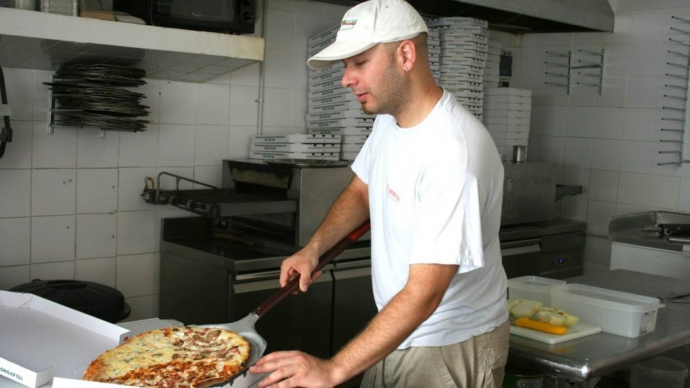 Una pizzería de Huelva precisa contratar a un cocinero/a a jornada completa