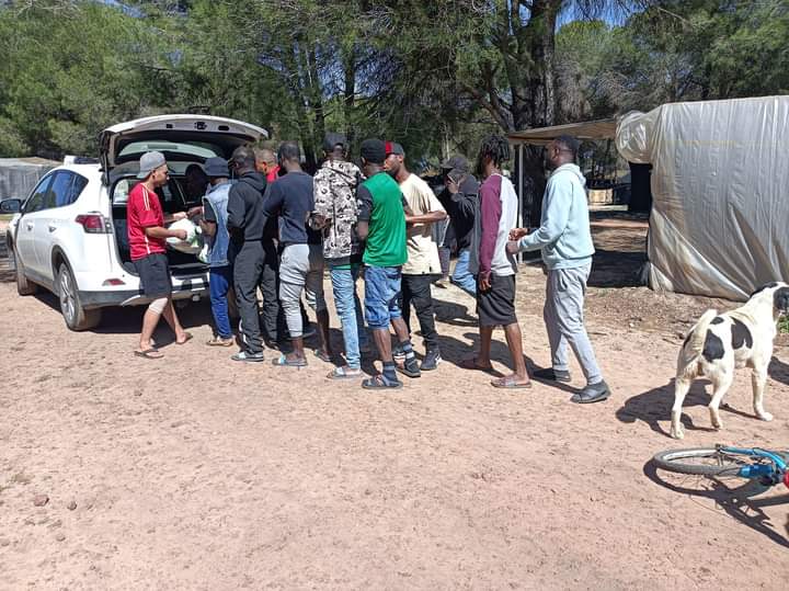 Dan la 'voz de alarma' para ayudar a combatir la hambruna de los migrantes que estarán 15 días sin jornal en los asentamientos de Huelva