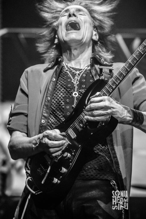 Steve Vai, maullido cósmico en Huelva