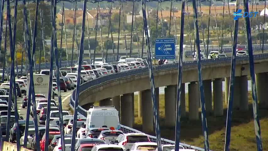 Viernes de atasco en el puente de Odiel