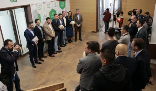 El runrún: Un 'súper' que se libra del cierre
