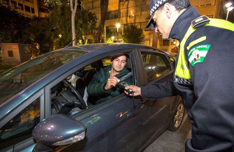 Treinta jóvenes premiados con 20 euros en combustible por conducir sin alcohol
