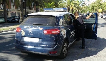 Presenta una denuncia falsa por atraco y se autolesiona para ser más creíble