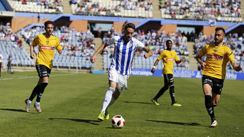 Diego Jiménez toca la cima con un cabezazo de oro (1-0)