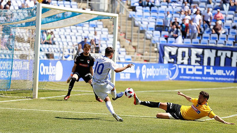 Diego Jiménez toca la cima con un cabezazo de oro (1-0)