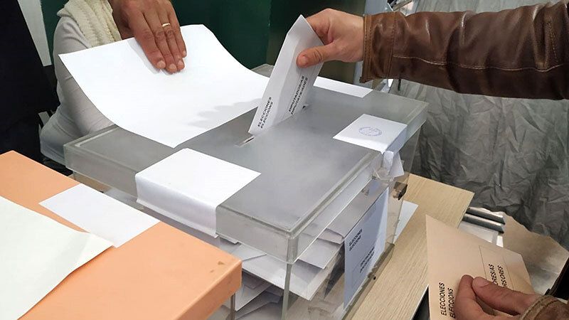 El recuento de votos 'extranjeros' aún podría dar un diputado a VOX y quitárselo a Podemos