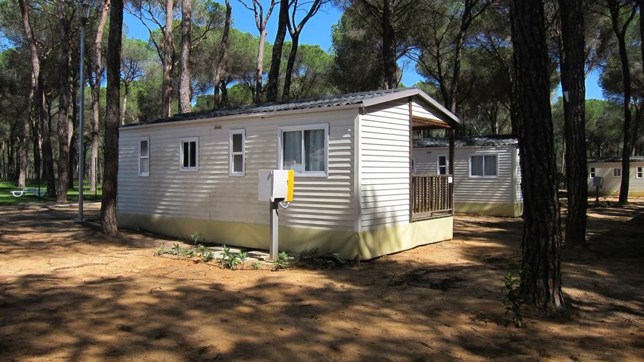 Casi 20 turistas extranjeros se encuentran confinados en los dos campings de la provincia que ofrecen servicios mínimos
