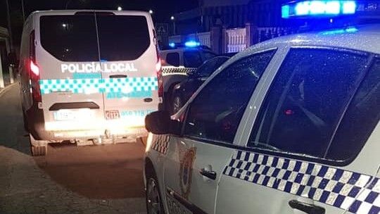 Detienen, tras una persecución, a una pareja que huyó de un control policial y amenazó de muerte a los agentes con un cuchillo