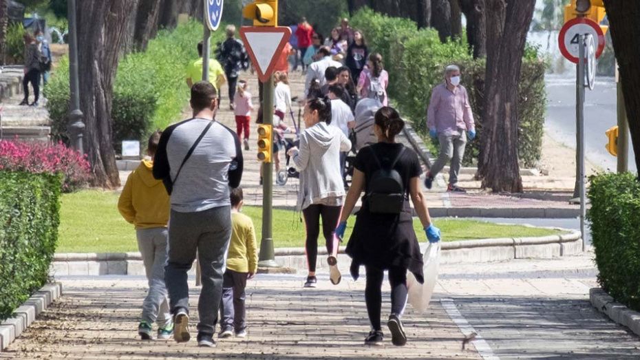 Los niños toman las calles de la ciudad tras más de 40 días recluidos