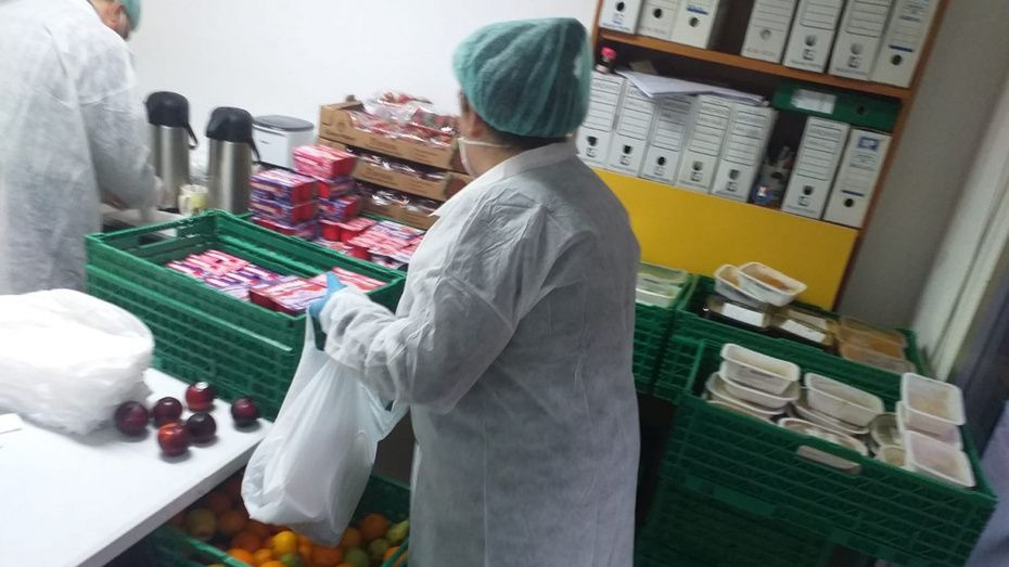 El comedor social Renacer ofrece 120 menús al día para las familias más necesitadas