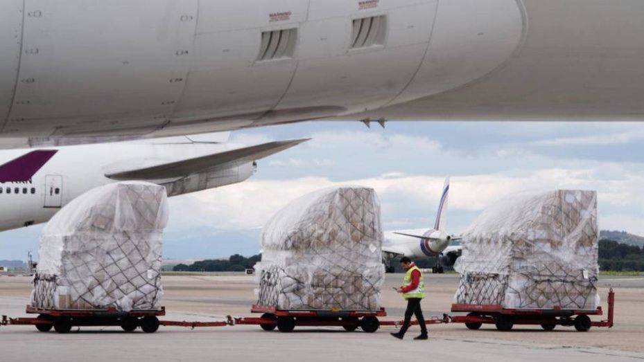 Llega el séptimo vuelo del corredor aéreo sanitario con 800.000 mascarillas y medio millón de guantes