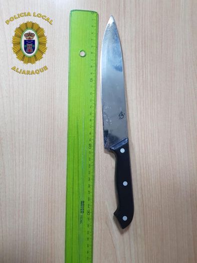 Detienen, tras una persecución, a una pareja que huyó de un control policial y amenazó de muerte a los agentes con un cuchillo