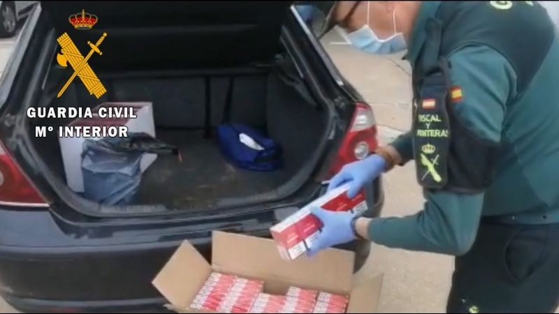 Intervienen en un control en Palos 1.410 cajetillas de tabaco de contrabando en tres vehículos
