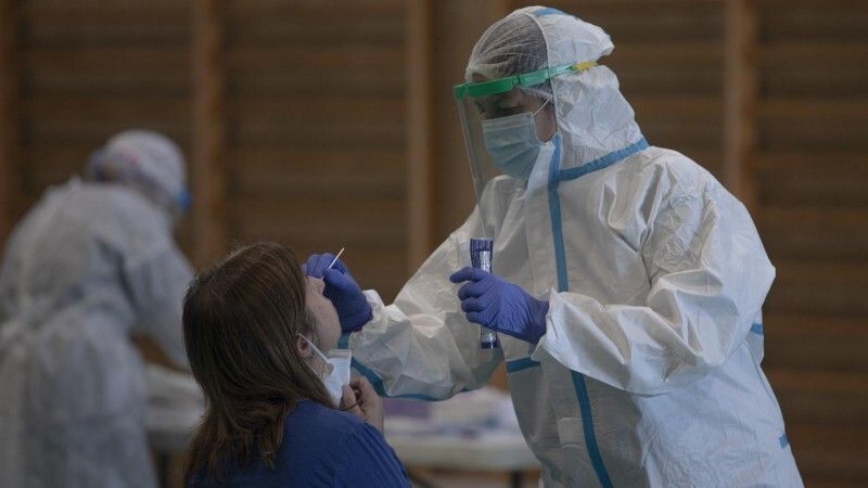 Los hospitales de Huelva tienen ingresados a 73 pacientes con coronavirus, siete de ellos en la UCI