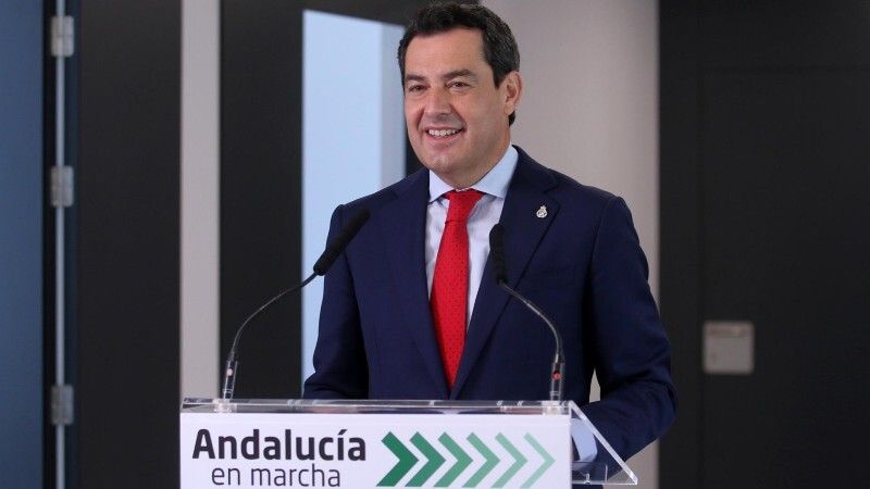 Juanma Moreno no ve tan 'virulenta' la cuarta ola y abre la puerta a estudiar la próxima semana la movilidad entre provincias